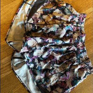Lulu lemon 2 tall floral hottie hot shorts barely worn